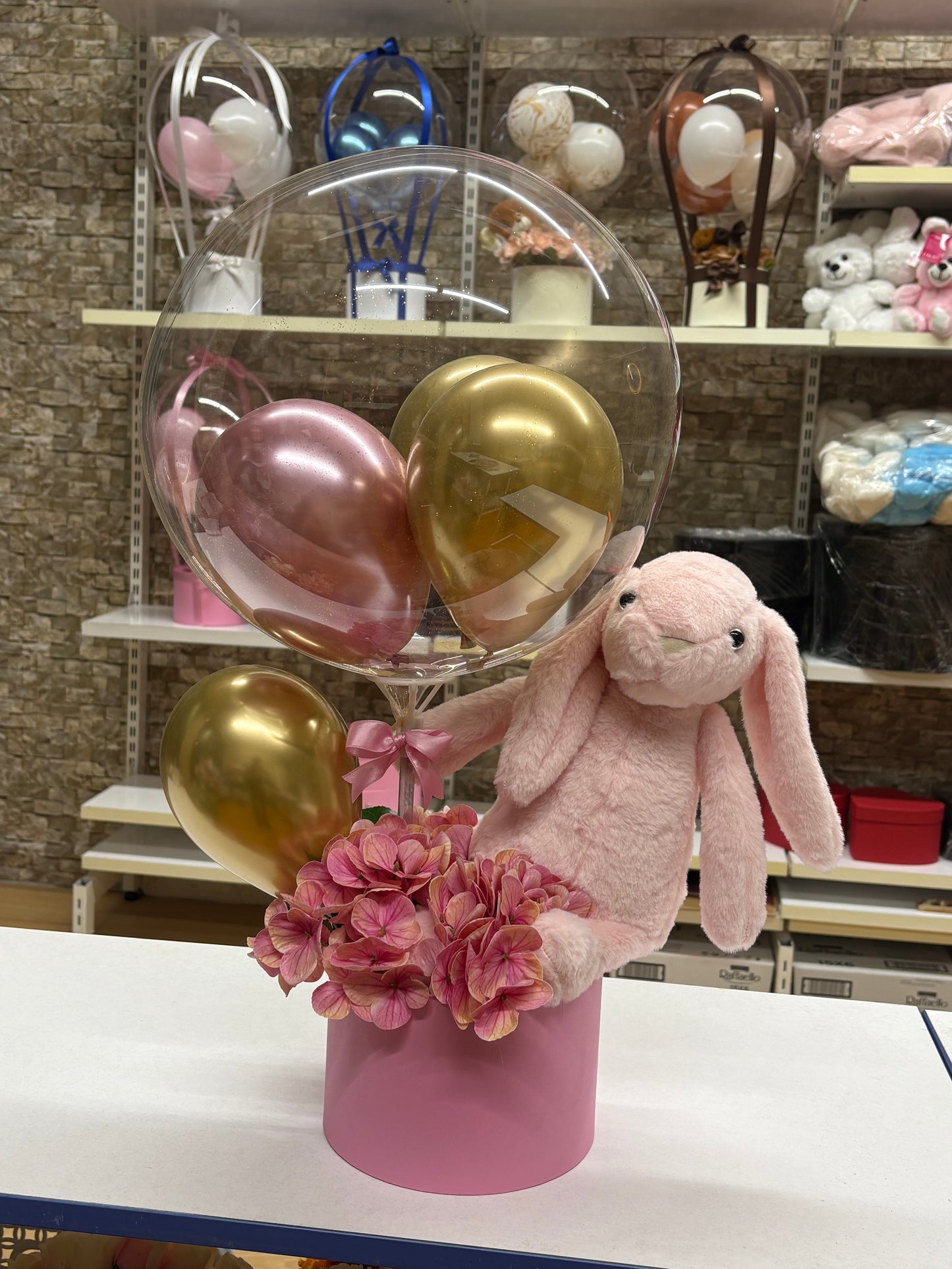 Hoş Geldin Bebek Hediyesi: İsim Yazılı Balon ve Pembe Tavşan Seti