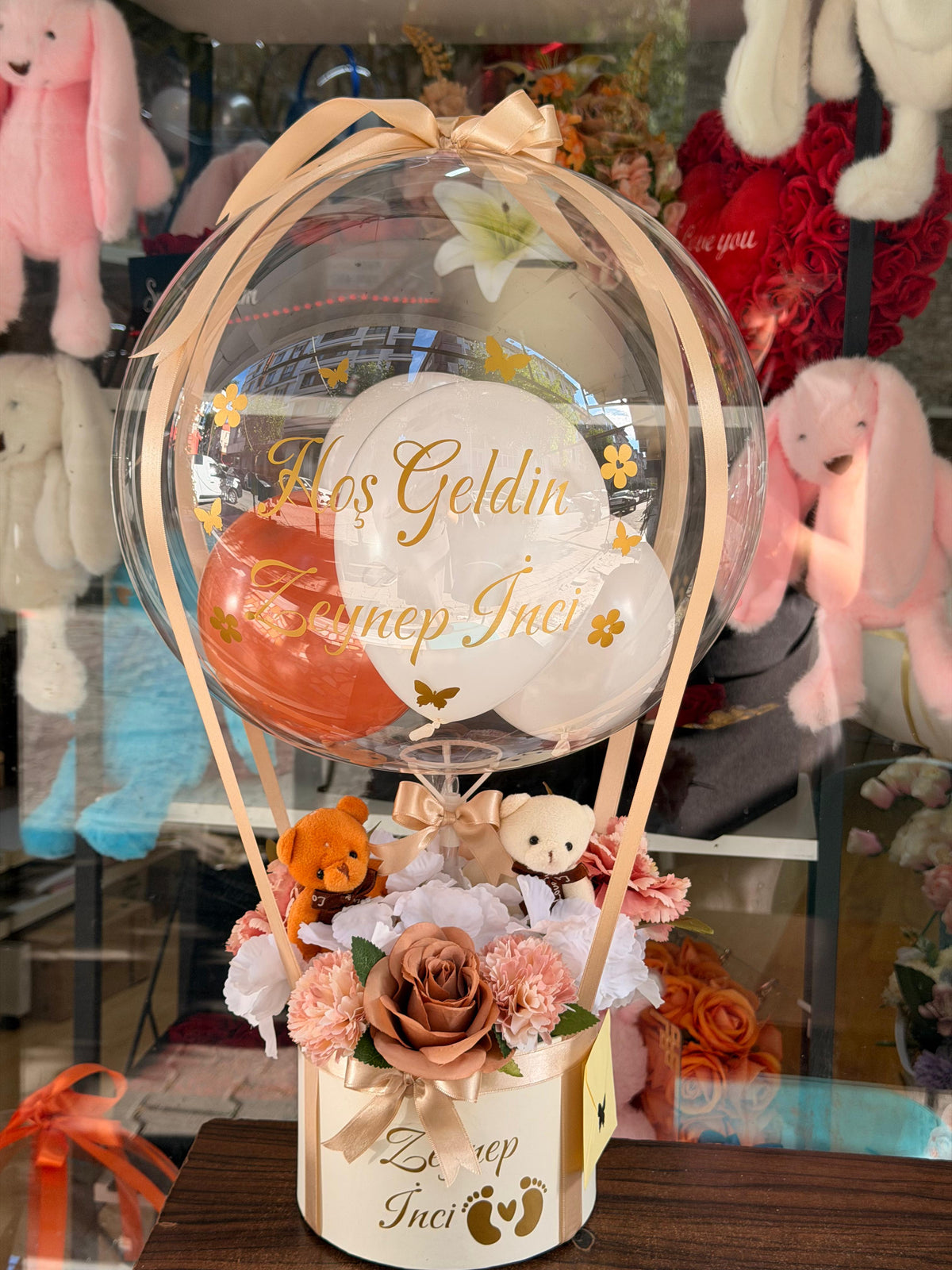 Hoş Geldin Bebek Balon Kutusu – İsimli, Peluş Ayıcık ve Çiçek