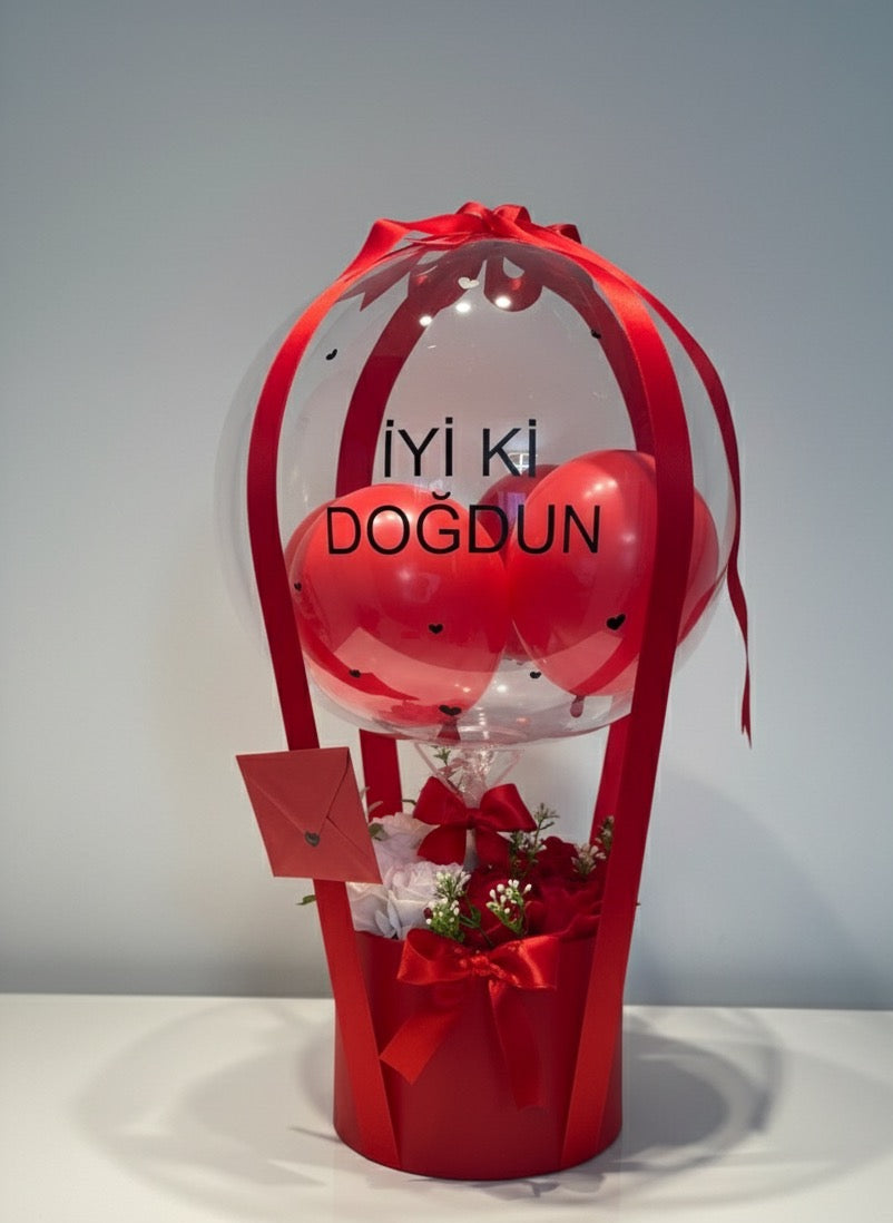 Sevgiliye Kırmızı Balonlu Çiçek Kutusu – Aşk ve Doğum Günü Hediyesi