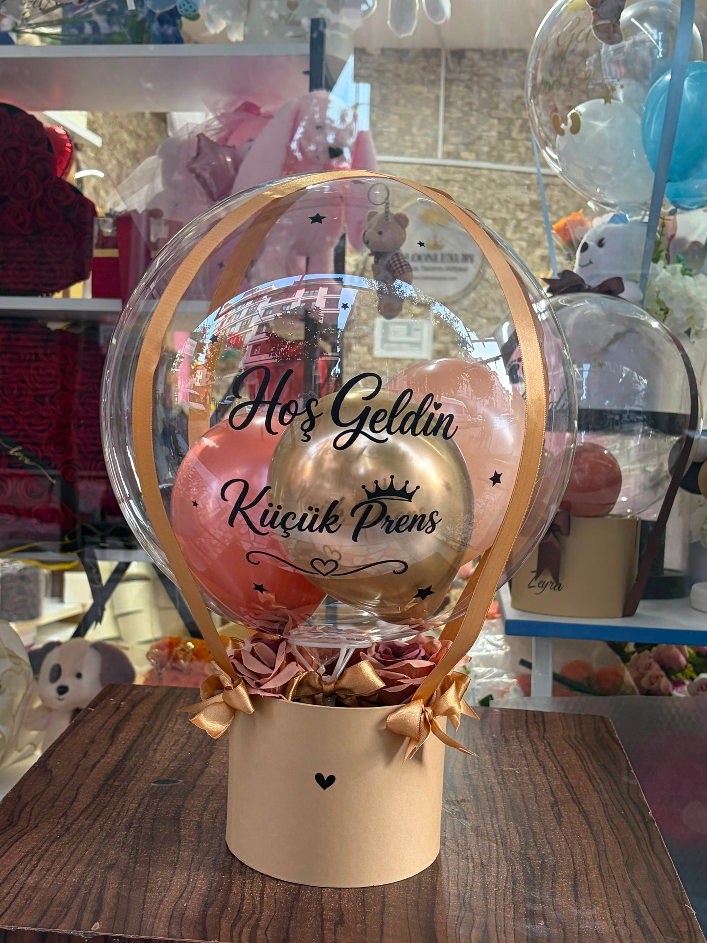 Hoş Geldin Küçük Prens – Kişiye Özel Şeffaf Balon ve Çiçek Kutusu Bebek Hediyesi