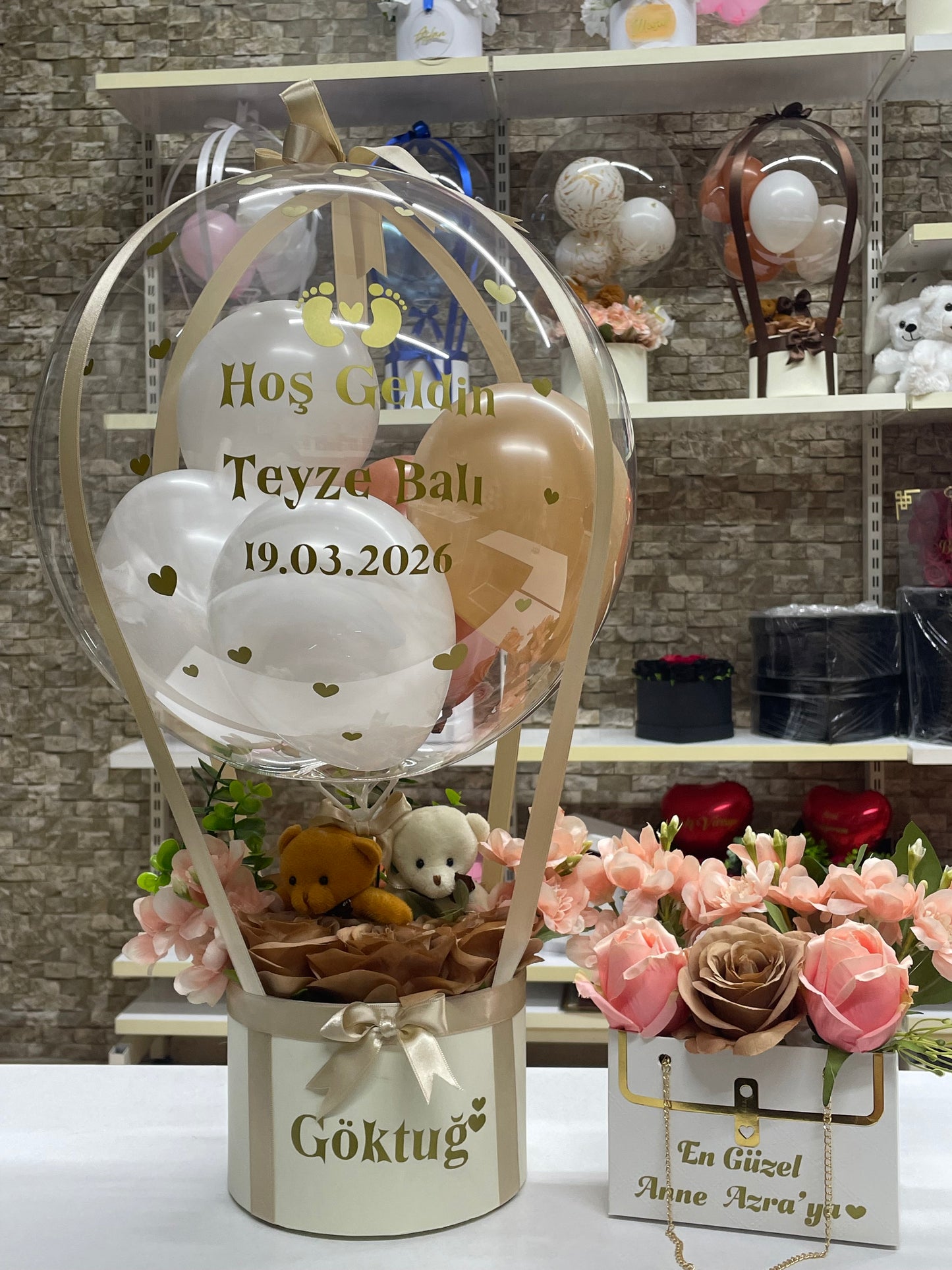 Hoş Geldin Bebek Balon Kutusu – İsimli, Peluş Ayıcık ve Çiçekli Lüks Tasarım
