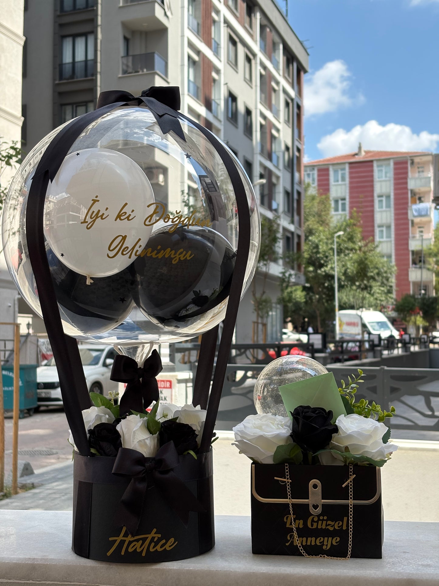 Sevgiliye Lüks Siyah Hediye Kutusu – Balon ve Çiçek Aranjmanı