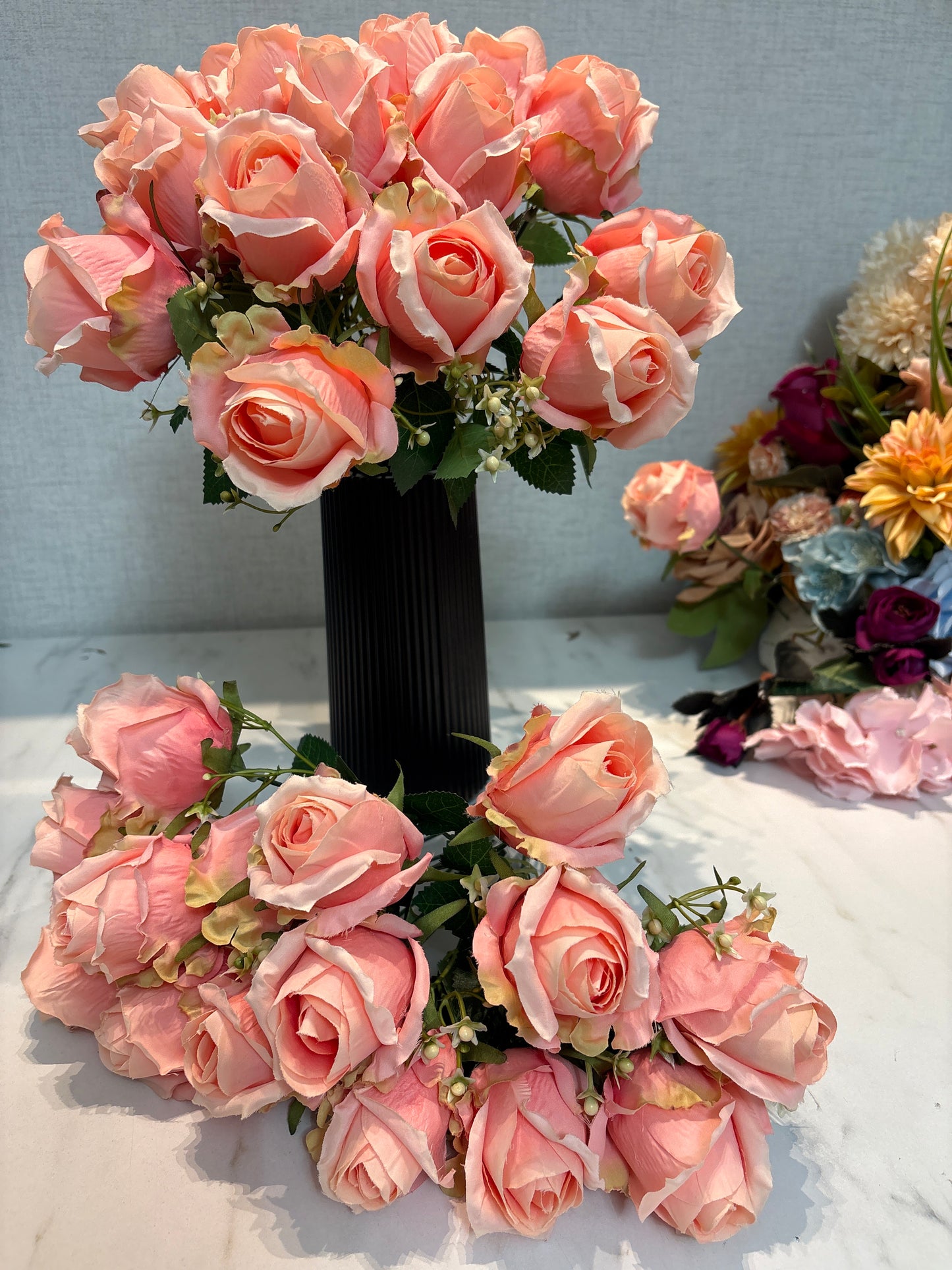 18 Kafalı Pudra Pembe Yapay Gül Demeti – Vazolu­suz Dekoratif Çiçek