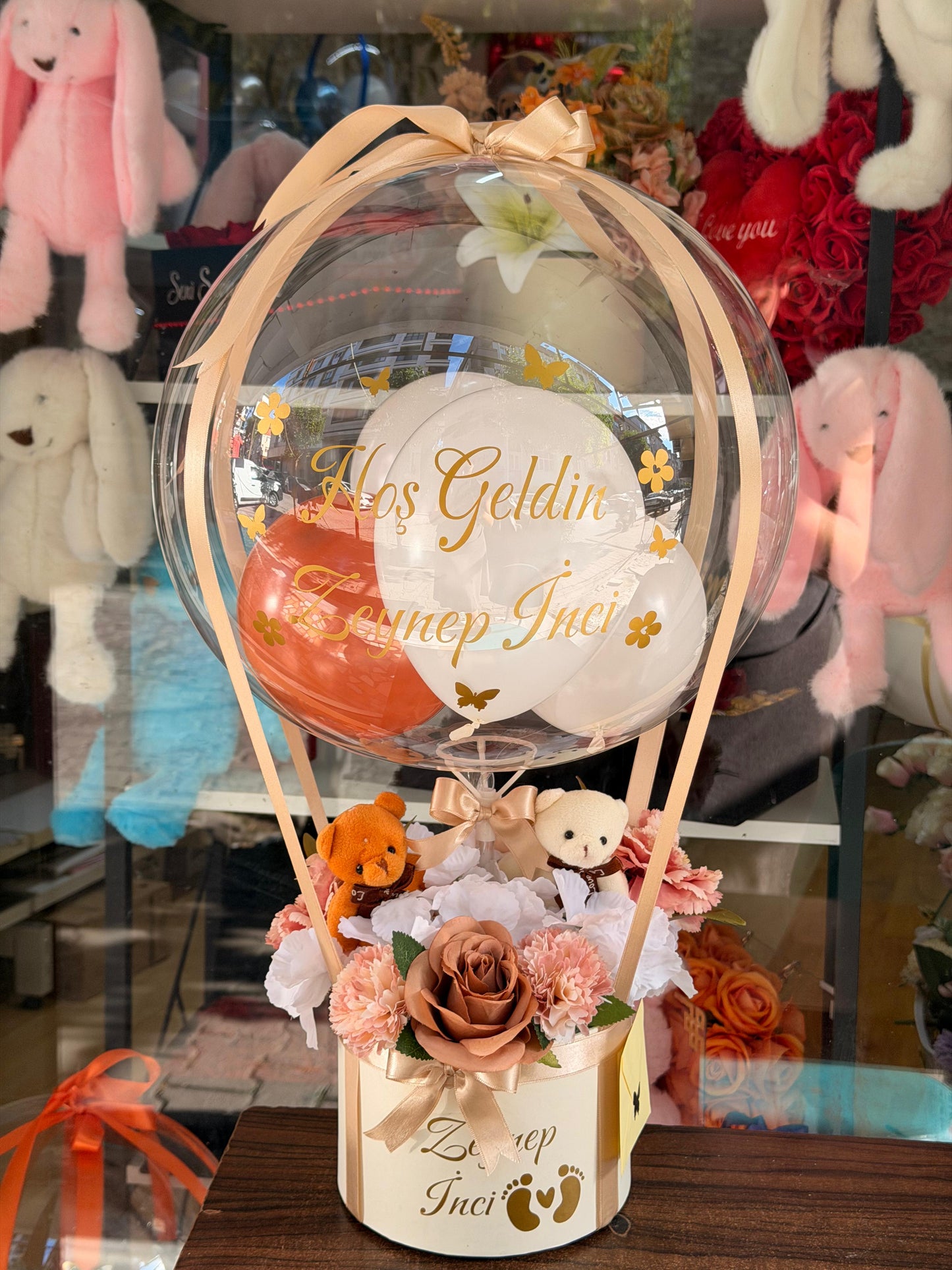Hoş Geldin Bebek Balon Kutusu – İsimli, Peluş Ayıcık ve Çiçek