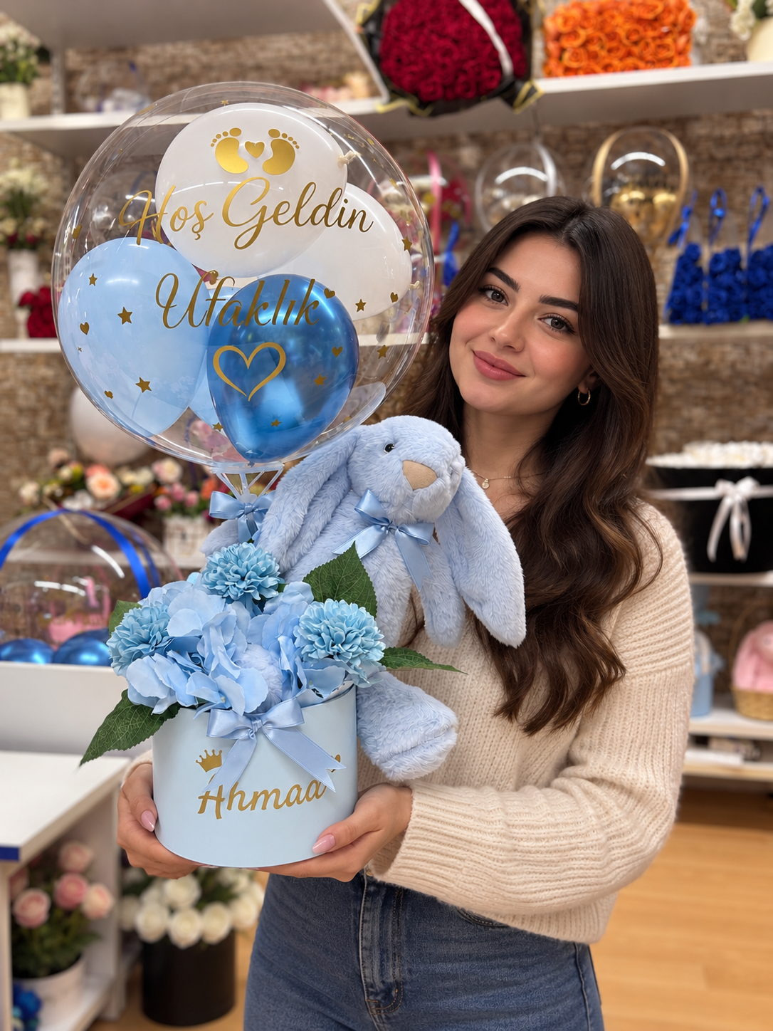 Mavi Tavşanlı Hoş Geldin Bebek Balon ve Çiçek Aranjmanı
