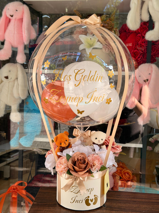 Hoş Geldin Bebek Balon Kutusu – İsimli, Peluş Ayıcık ve Çiçek
