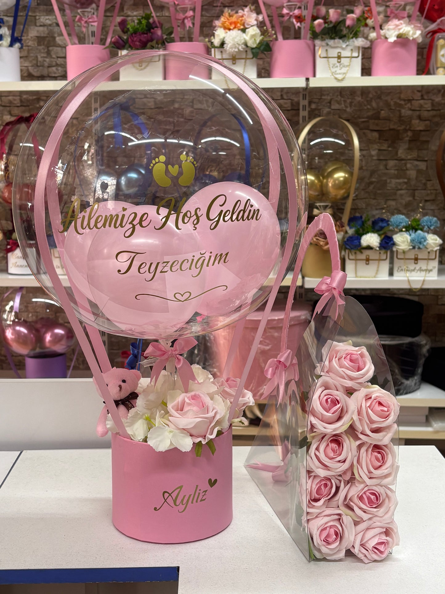 Yeni Doğan Bebek Hoş Geldin Balon ve Pembe Gül Hediye Seti | Kişiye Özel Bebek Hediyesi