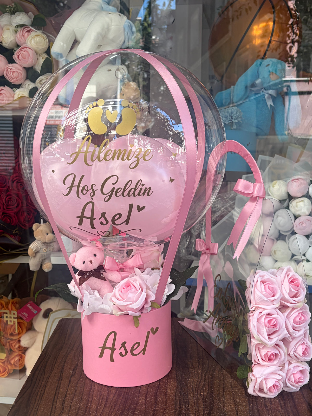 Yeni Doğan Bebek Hoş Geldin Balon ve Pembe Gül Hediye Seti | Kişiye Özel Bebek Hediyesi
