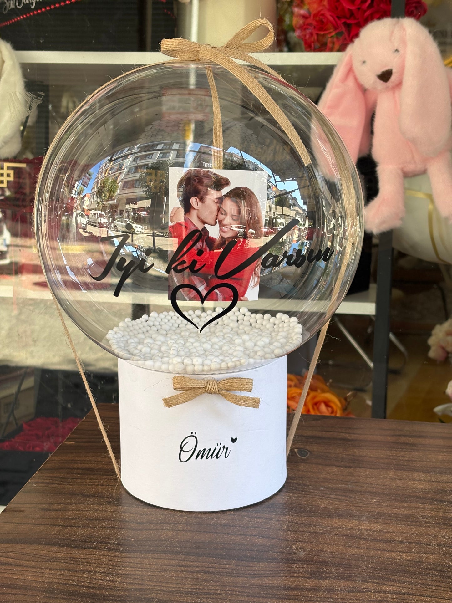 Sevdiklerinize Işıl Işıl Bir Sürpriz: Kişiye Özel Fotoğraflı Balon Kutusu