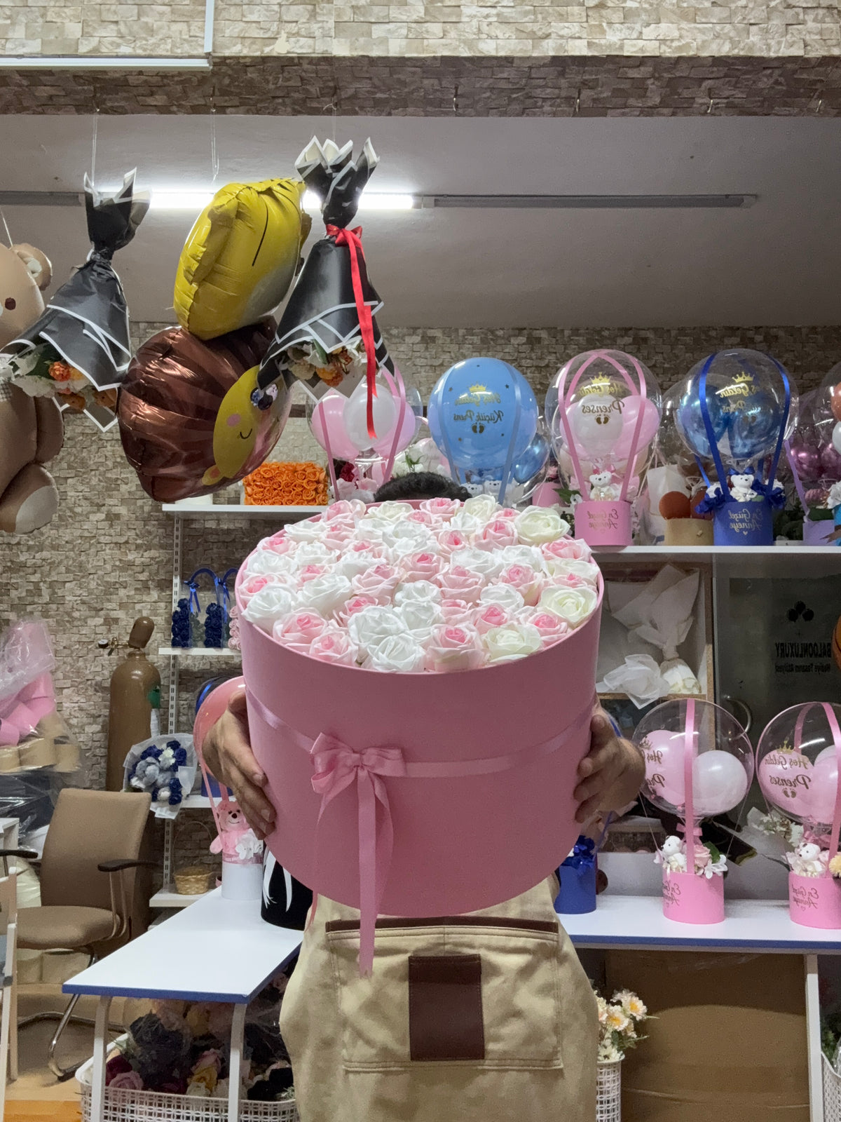 Dev Kadife Gül Kutusu – Pembe & Beyaz Premium Gül Aranjmanı