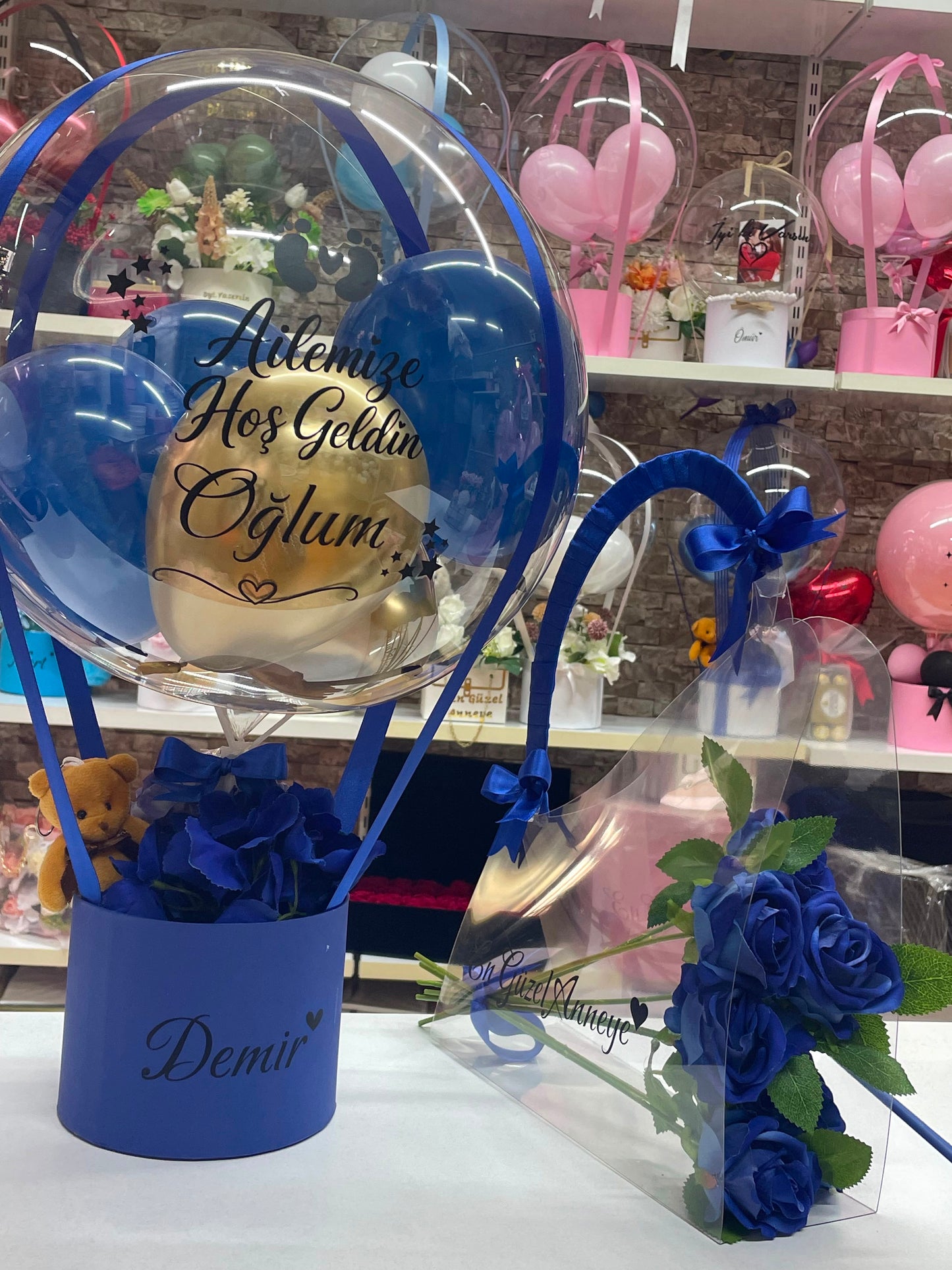 Kişiye Özel Hoş Geldin Bebek Balon Kutusu | İsim Yazılı Mavi  Balon & Gül Aranjmanı