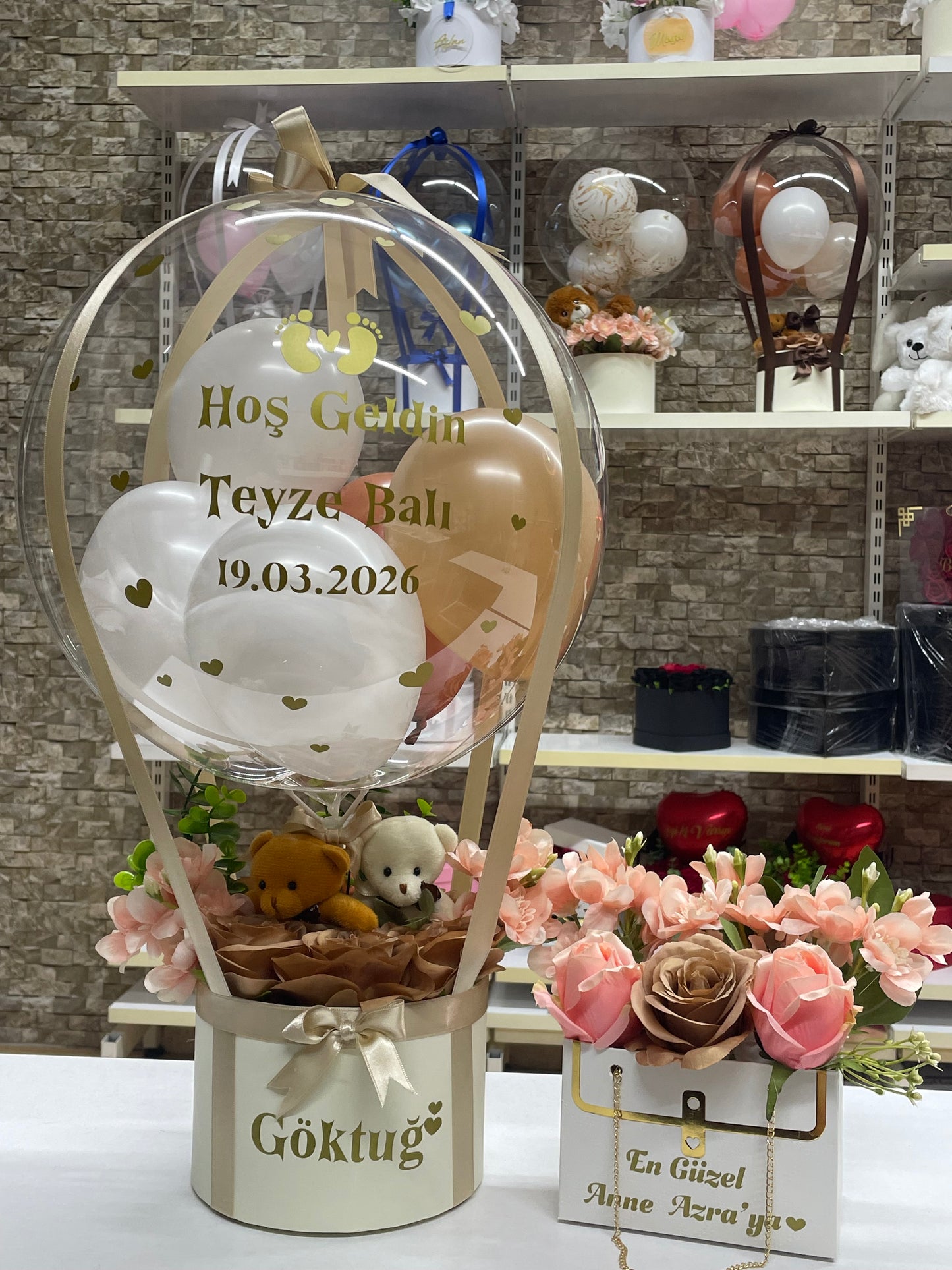Hoş Geldin Bebek Balon Kutusu – İsimli, Peluş Ayıcık ve Çiçekli Lüks Tasarım