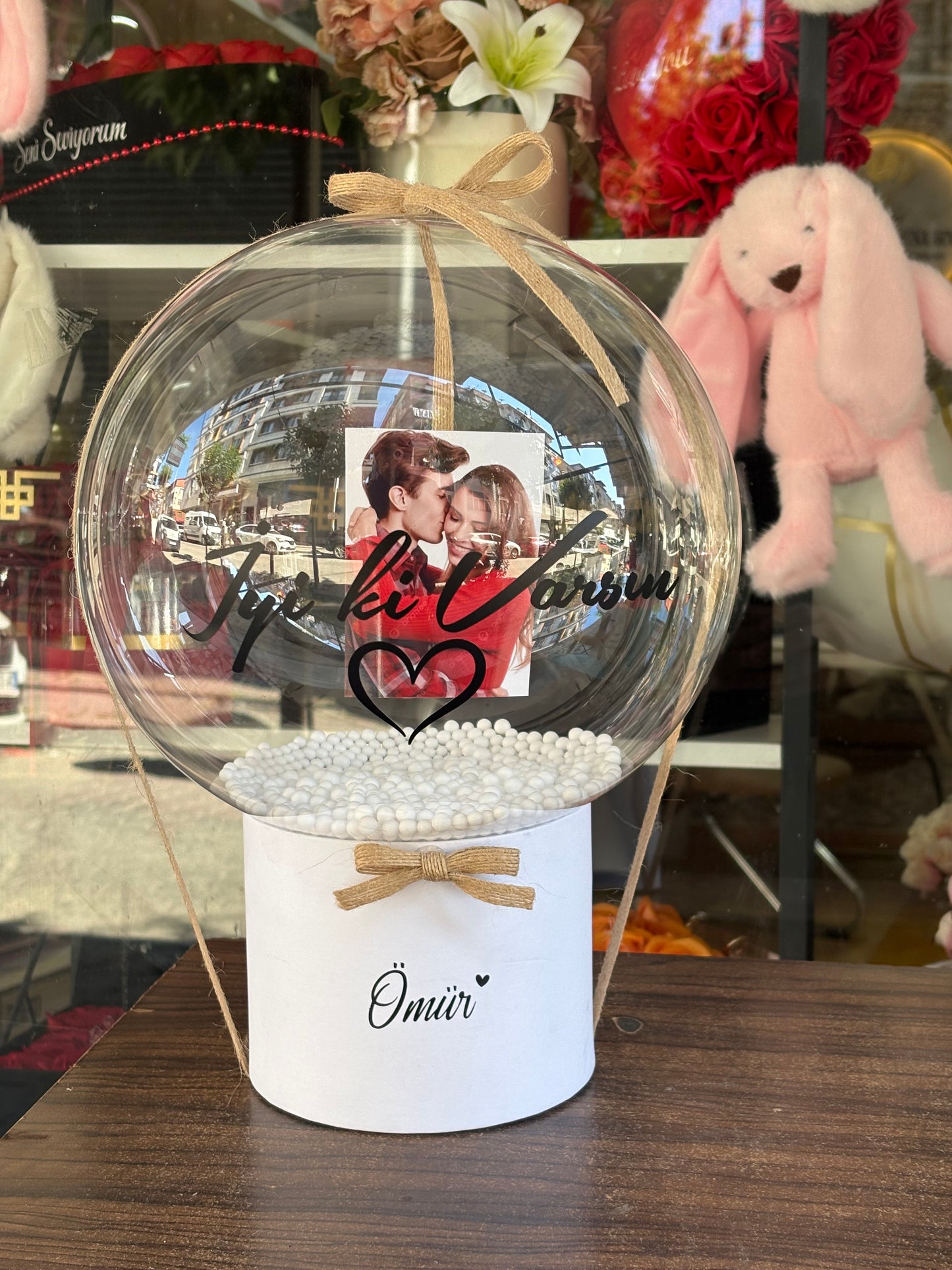Sevdiklerinize Işıl Işıl Bir Sürpriz: Kişiye Özel Fotoğraflı Balon Kutusu
