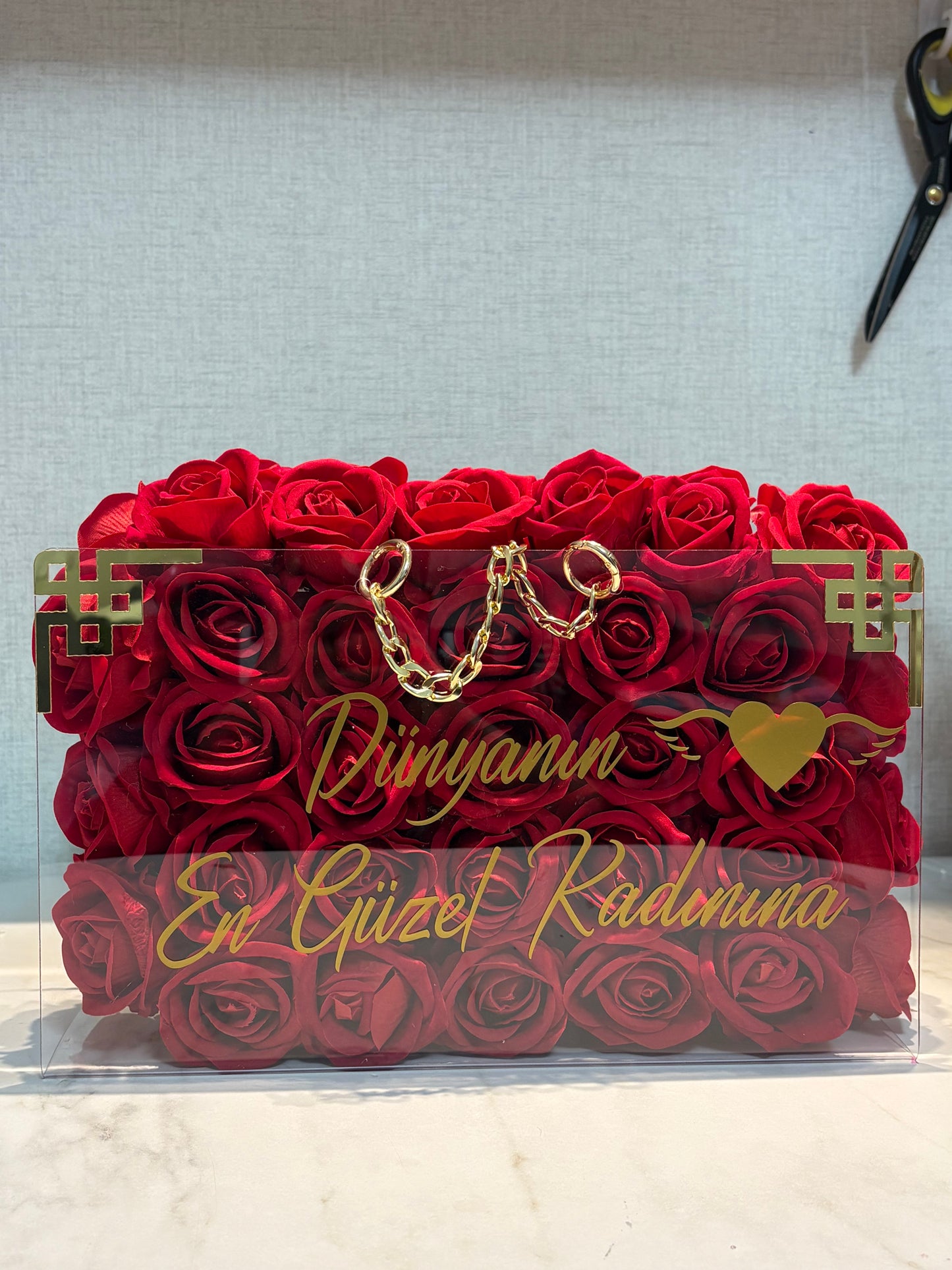 Dünyanın En Güzel Kadınına – 75 Gül VIP Tasarım