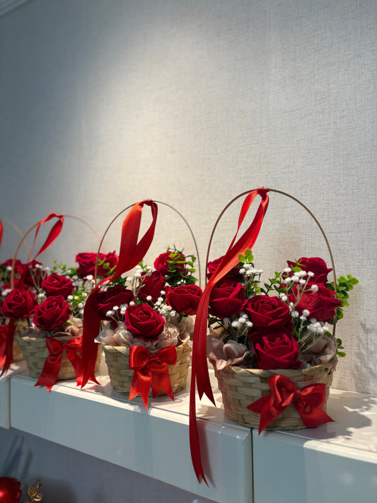 Kırmızı Gül Sepeti – Romantik Aşk Çiçek Aranjmanı