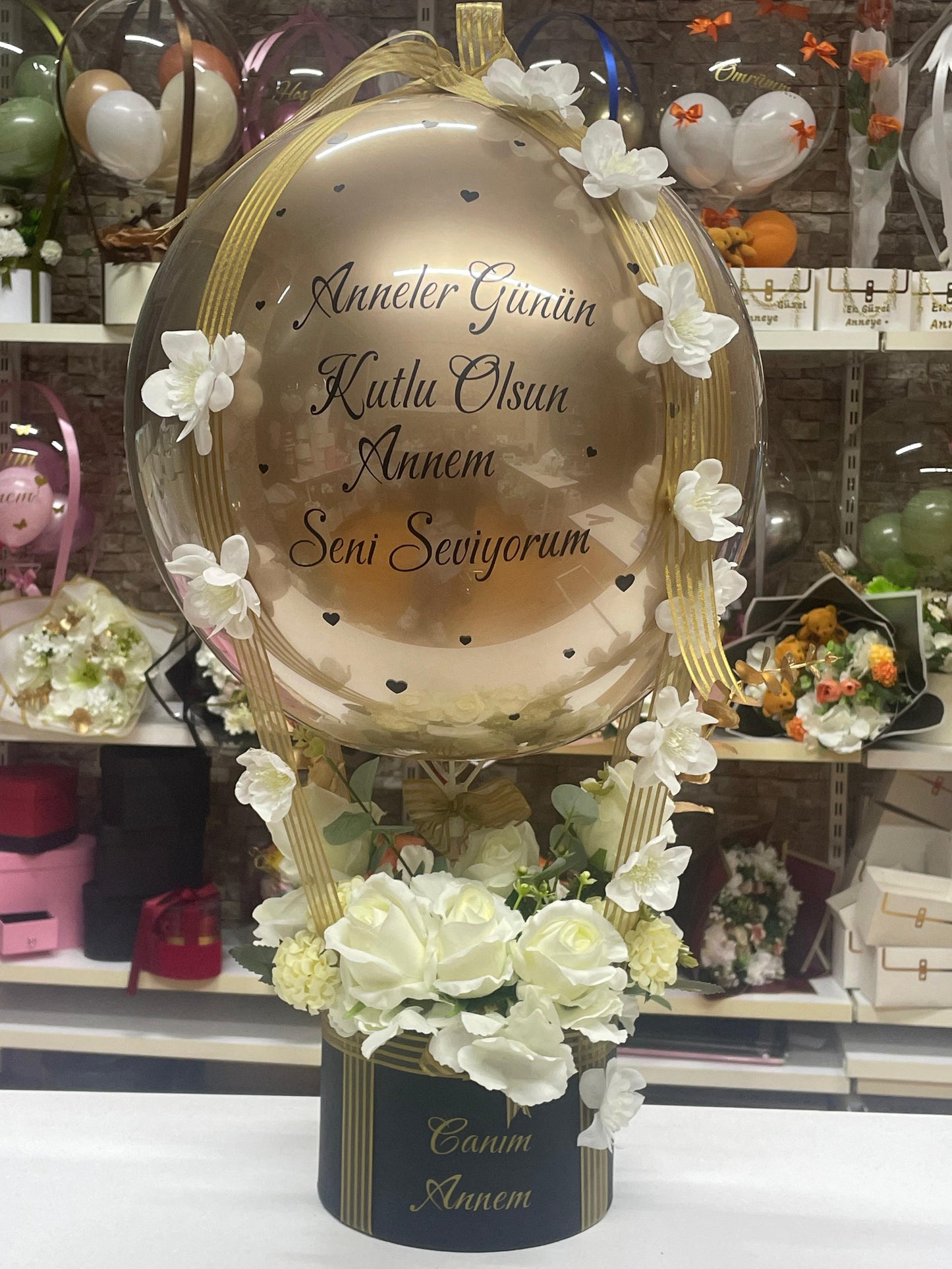 Gold Elegance Anneler Günü Balon Çiçek Kutusu