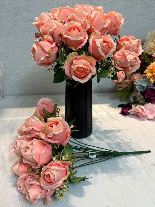 18 Kafalı Pudra Pembe Yapay Gül Demeti – Vazolu­suz Dekoratif Çiçek