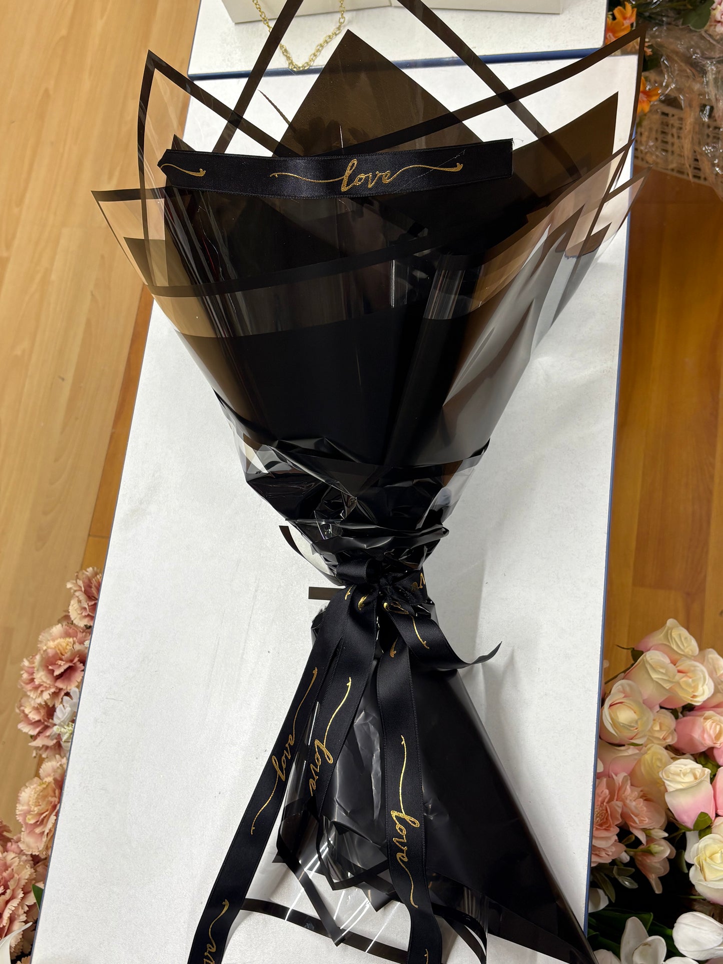 Kişiye Özel Ferrero Rocher Kutusu ve Şık Çiçek Buketi Hediye Seti